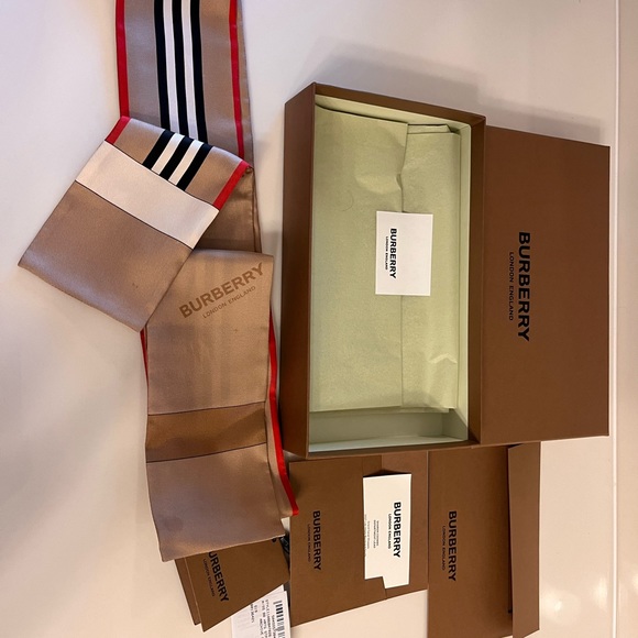 Scarf - Picture 2 of 10